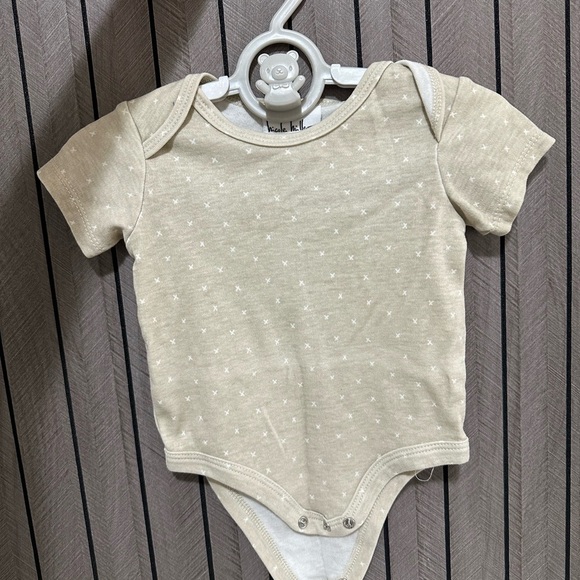 Nicole Miller NY Set of Three Baby Bodysuits in Neutral Tones - Picture 3 of 4